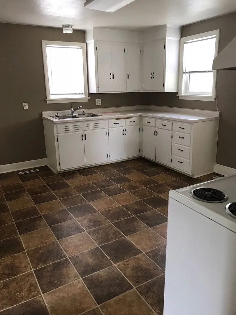 3 bed, 1115 sqft, $1,215 — Photo 2