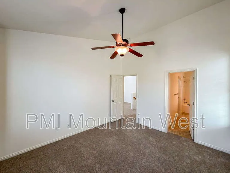 443 Kent Dr — Photo 17