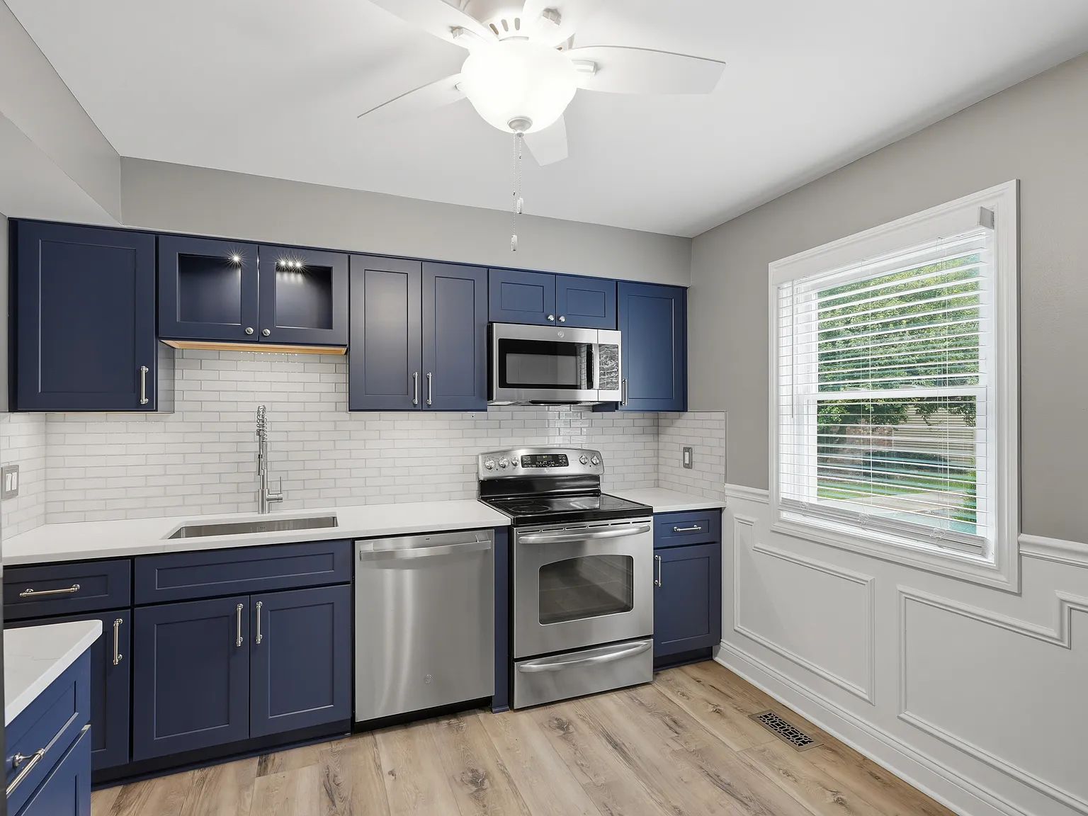 3 bed, 1.5 bath, 1410 sqft, $2,490 — Photo 3