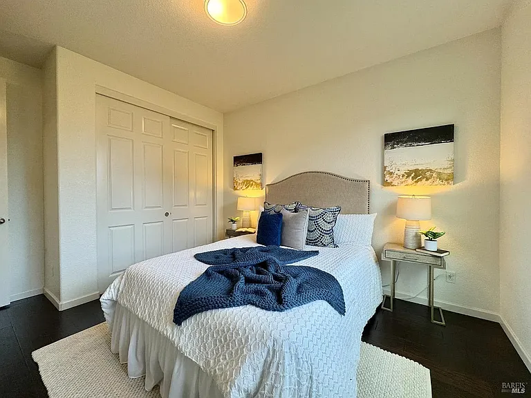 874 Erin Way — Photo 10