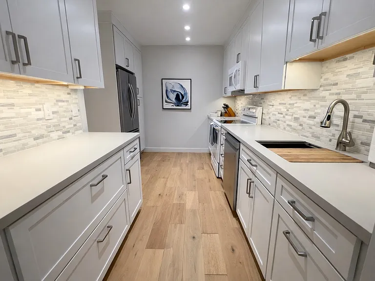 Sutton Pl NW — Photo 8