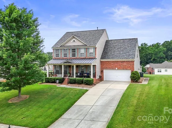 136 Pecan Hills Dr, Mooresville, NC 28115