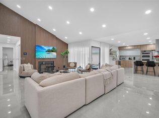 136 Greens Rd, Hollywood, FL 33021