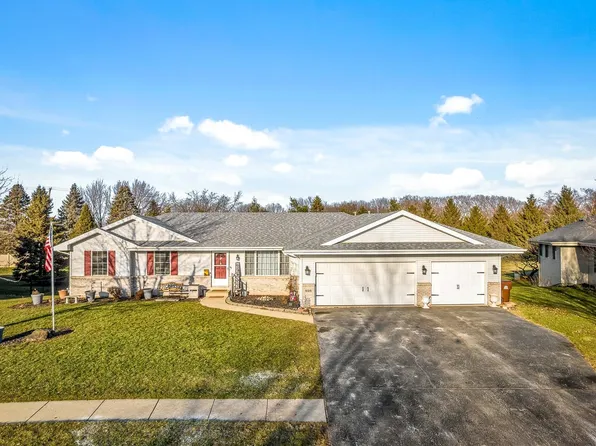 808 Greenlee Ave, Winnebago, IL 61088