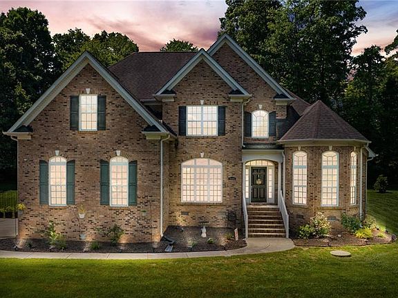 4th image of 300 Forest Lake Ct