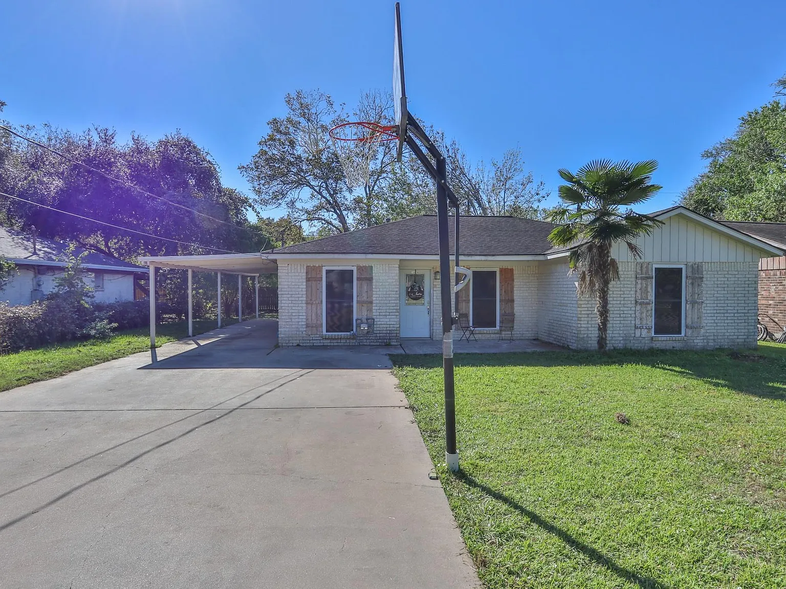 3 bed, 2.0 bath, 1197 sqft, $1,900 — Photo 1