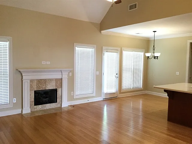 3 bed, 2.0 bath, 2150 sqft, $2,495 — Photo 4