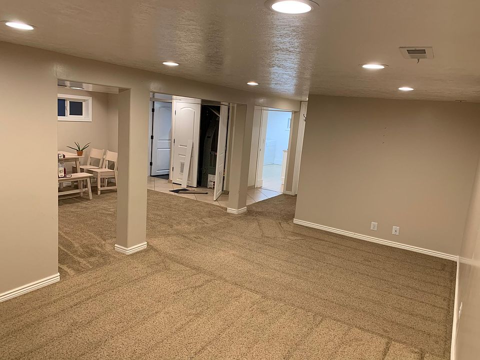 Entryway/ Living room / & Dinning