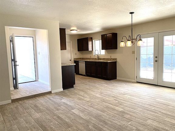 2nd image of 1552 E Kuns Ct
