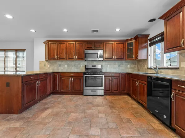 28 Washington Avenue image 5 of 20