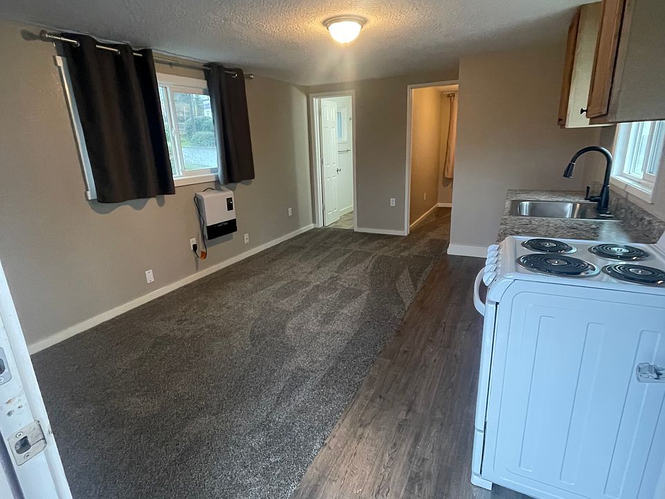 1st image of 2200 NE Holmes Rd #3