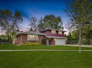 2407 Avondale Ave, Park Ridge, IL 60068