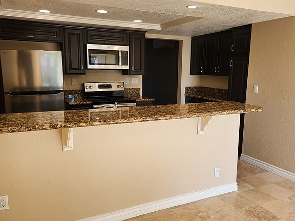 Kitchen & Dining