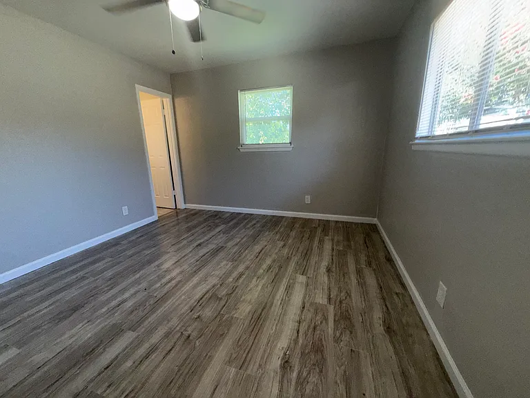 4911 Tennyson Dr — Photo 9