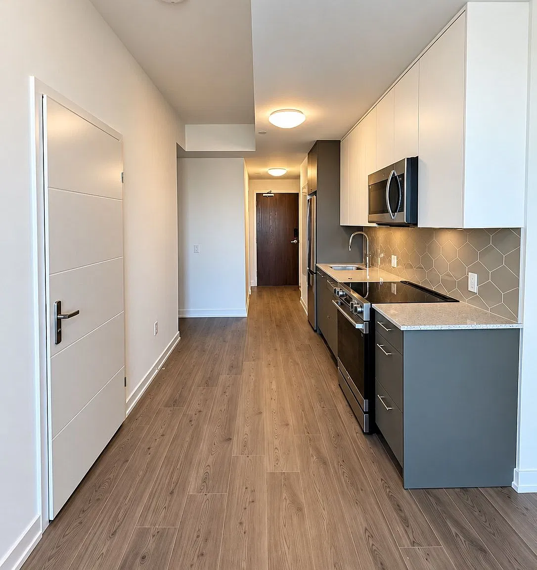 TEK Tower Condos — Photo 3