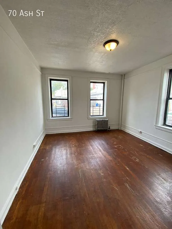 3 bed, $2,500 — Photo 2