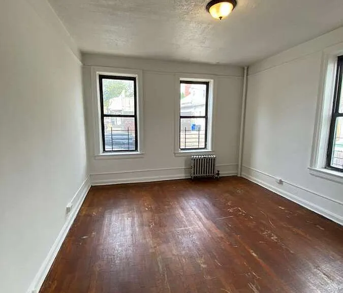 70 Ash St — Photo 2