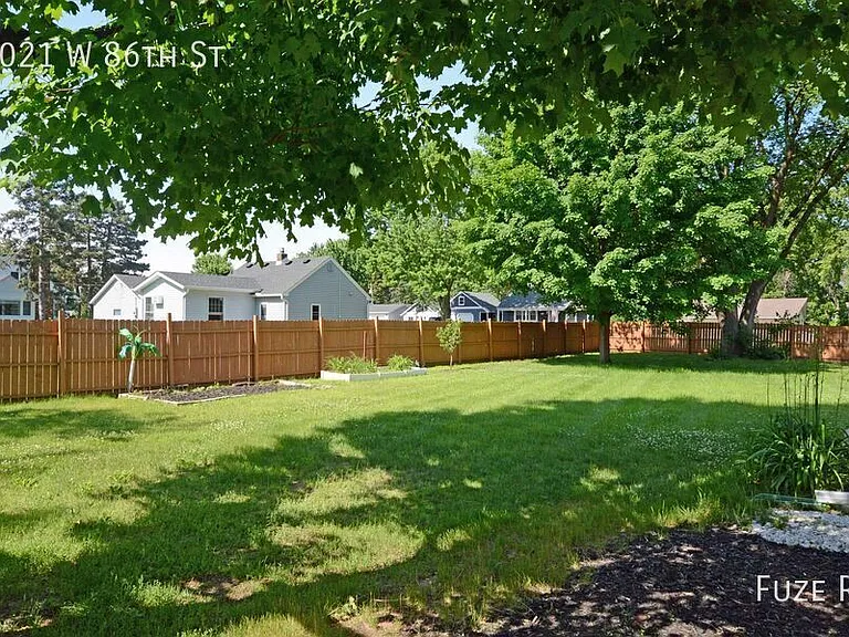 1021 W 86th St — Photo 23