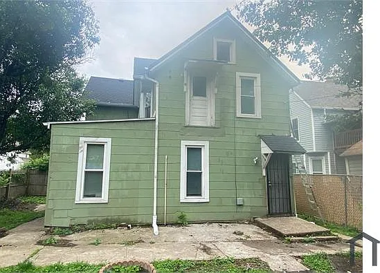 1716 W 7th St — Photo 2