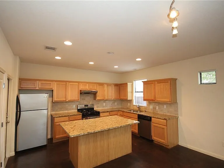 1300 Chicon St #B — Photo 3