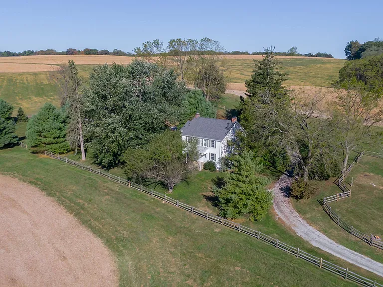 1025 N Chatham Rd — Photo 40