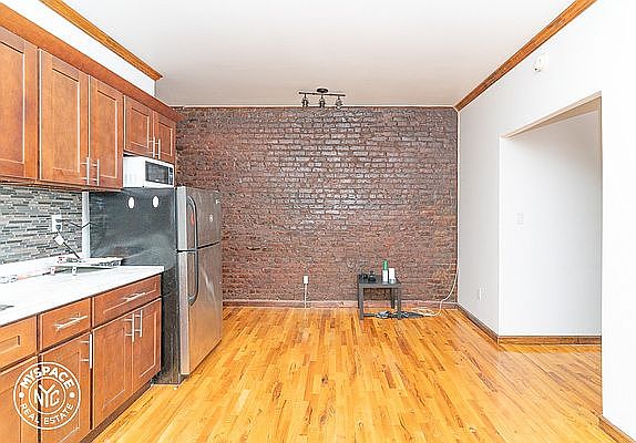 4th image of 68 Saint Pauls Pl #F32