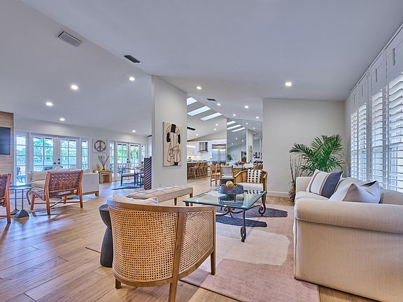 3rd image of 7691 Estrella Circle