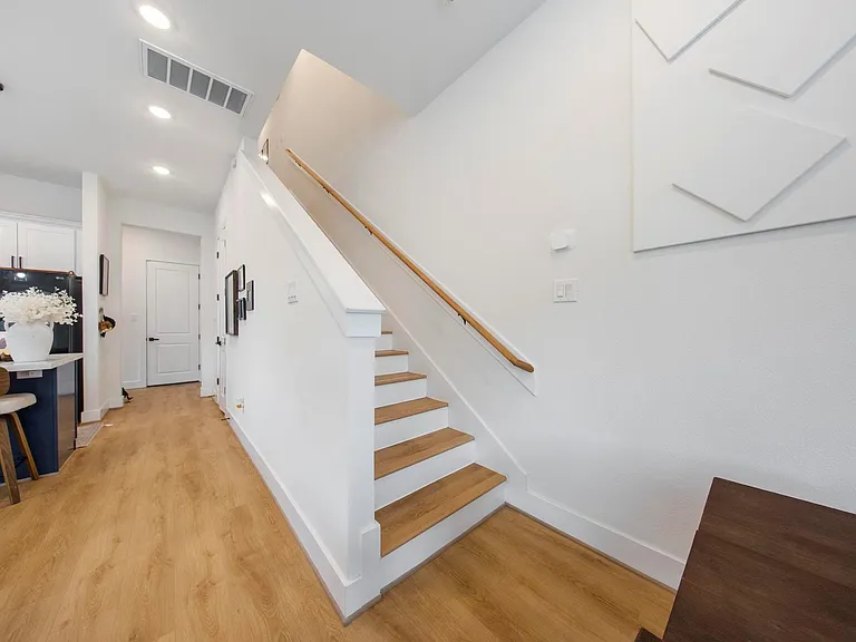 4032 Porter St — Photo 10