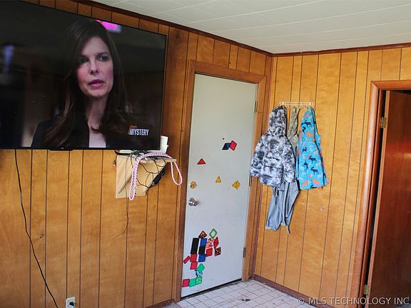 3rd image of 110 S Broadway St