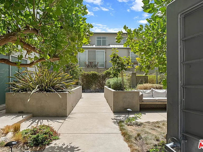 512 Brooks Ave #6 — Photo 1