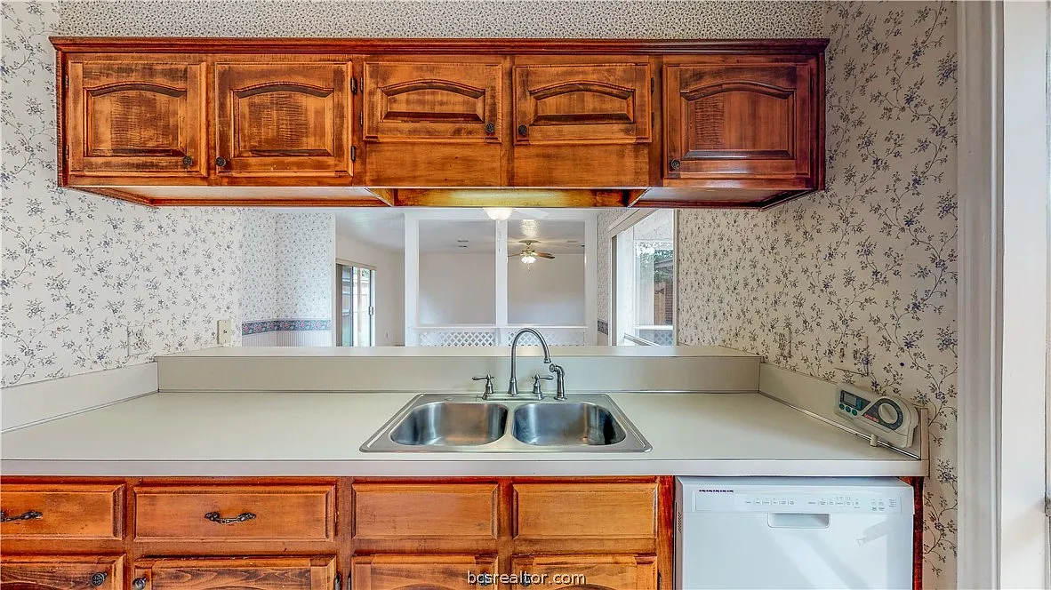 3 bed, 1460 sqft, $1,475 — Photo 3