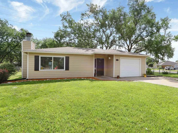 2445 Buttonwood Dr, Manhattan, KS 66502