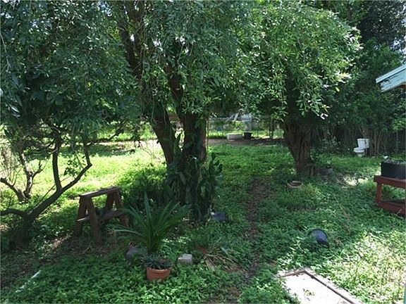 3rd image of 2406 Guava Dr