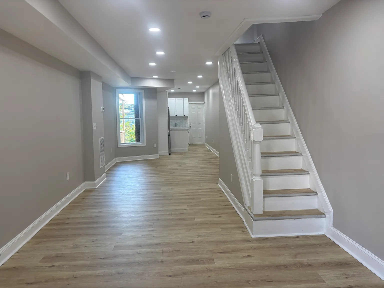 4 bed, 1224 sqft, $2,300 — Photo 3