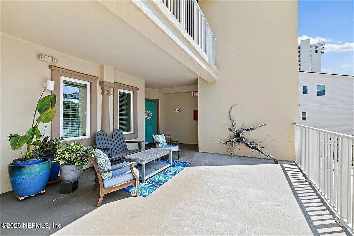 3 bed, 3.0 bath, 2102 sqft, $6,500 — Photo 4