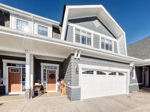 44 S Riviera Way, Cochrane, AB T4C 0W9