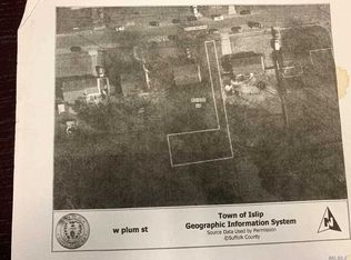 W Plum St, BRENTWOOD, NY 11717