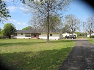 1621 N Country Club Rd, Holdenville, OK 74403
