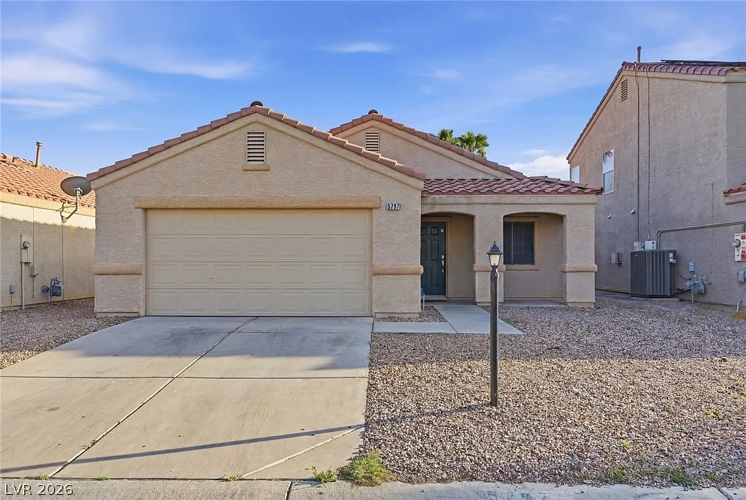 3 bed, 2.5 bath, 1484 sqft, $1,875 — Photo 2
