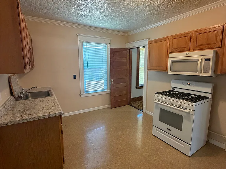 9 Pierpont St #2 — Photo 3