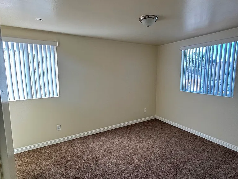 1628 E 46th St — Photo 14