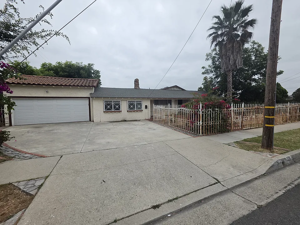 3366 Charlotte Ave
