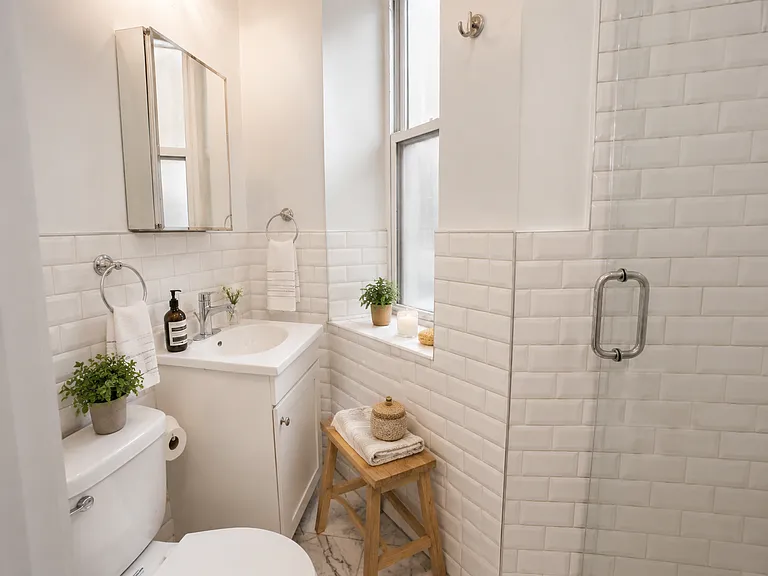 237 E 10th St #1B — Photo 7