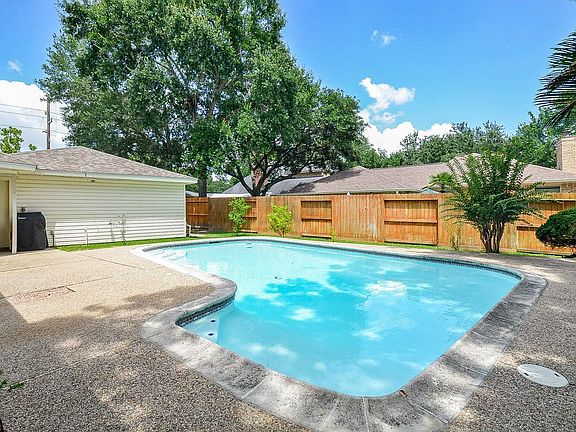5th image of 23122 Fairvine Park Dr