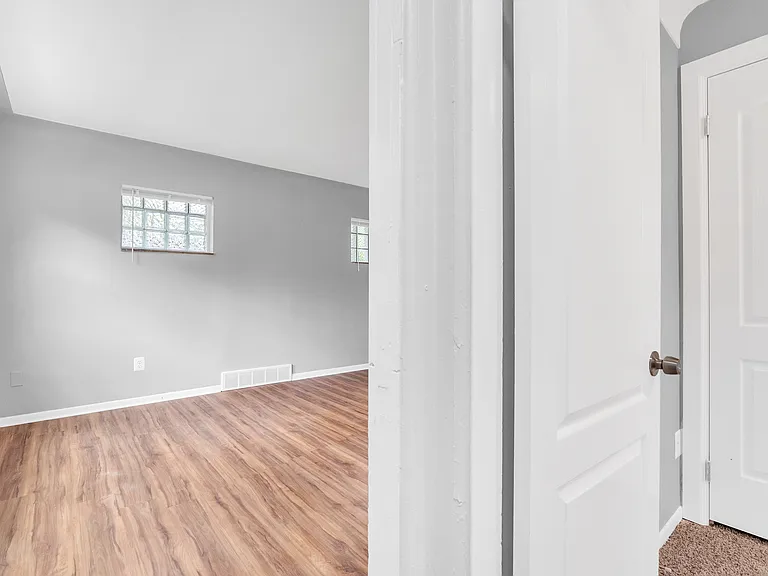 9900 Bishop St — Photo 16