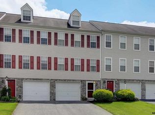 2794 Woodmont Dr, York, PA