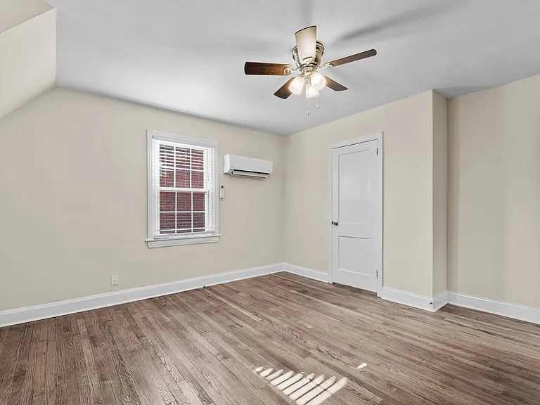 906 Clarendon St #A — Photo 11