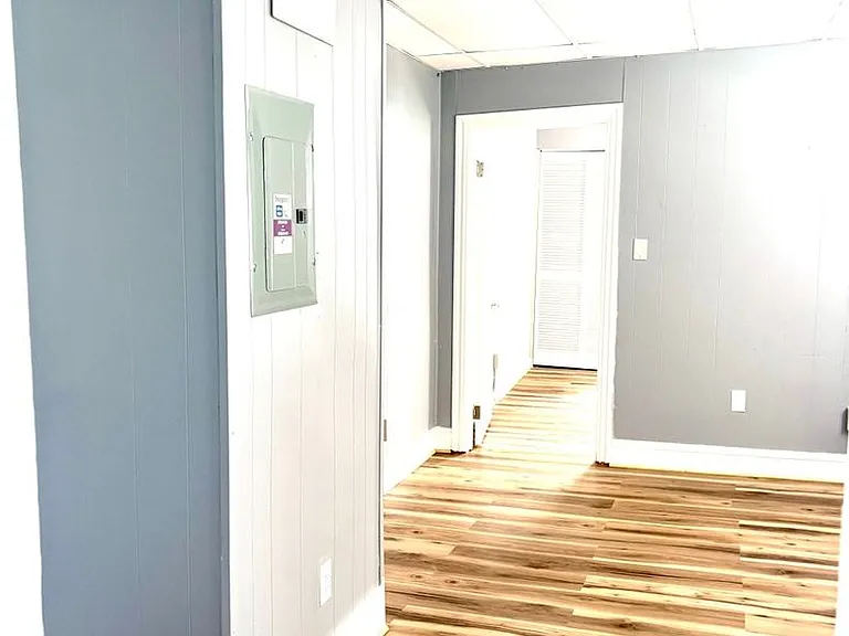 201 W 5th St — Photo 10
