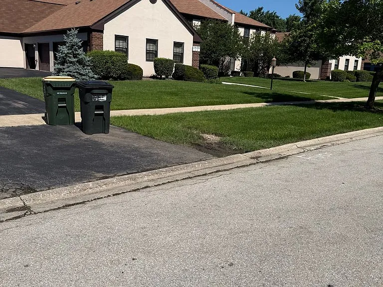 5S470 Scots Dr #D — Photo 3