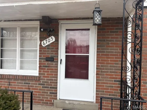 6705 Kenwood Dr, Saint Louis, MO 63121